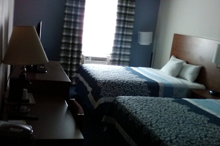 Room 10 of 18