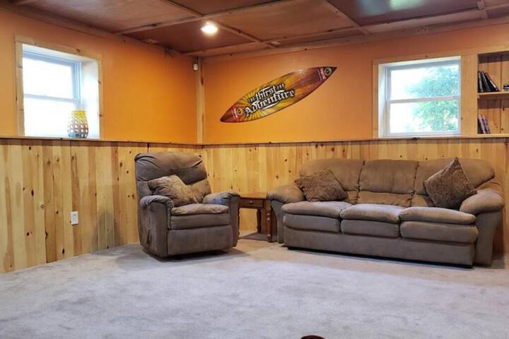 Southwoods Mountain Estate -private mansion pool, hottub+ 15 acres