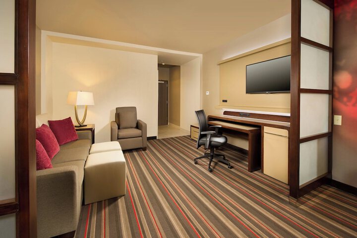 Room 25 of 52