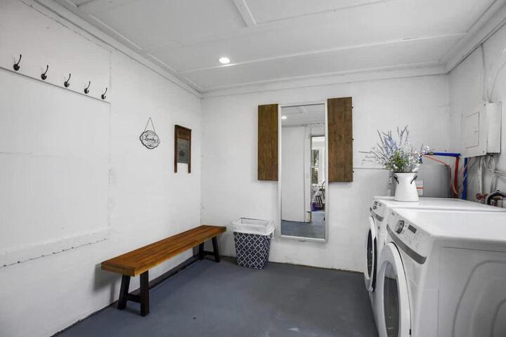 Charming 4 bedroom farmhouse with large backyard for entertaining