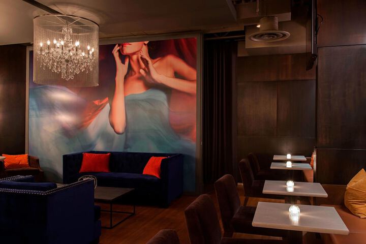 Lounge 77 of 100