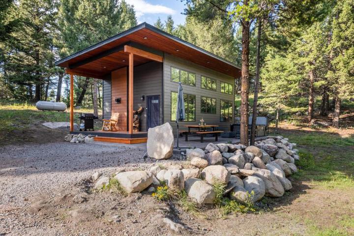 Granite Moose Hideaway Cabin