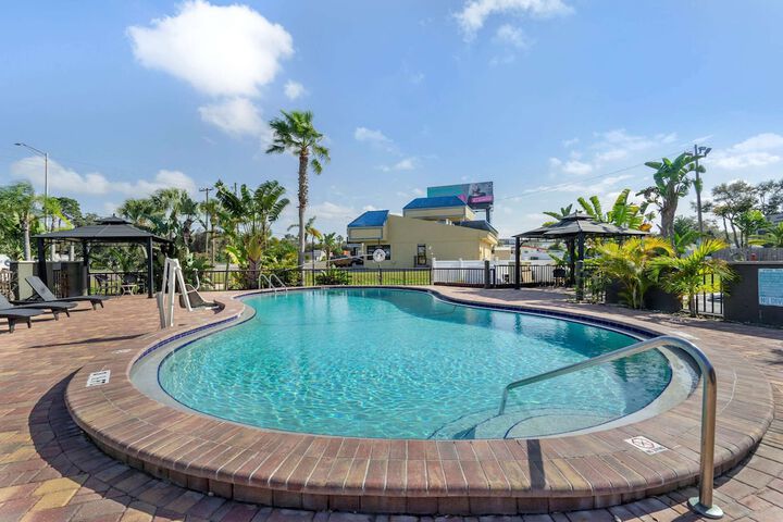 Pool 7 of 27