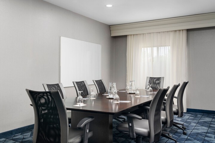 Courtyard by Marriott Richmond North