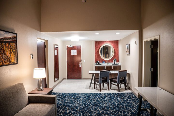 Lounge 147 of 158