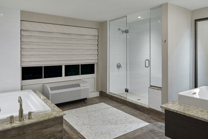 Room 9 of 15