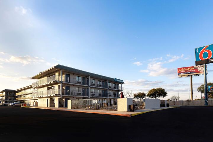Hotel 2 of 35