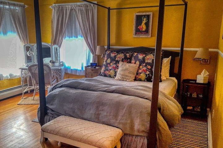 Room 37 of 104