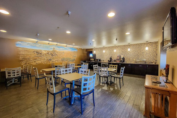 Monument Inn & Suites
