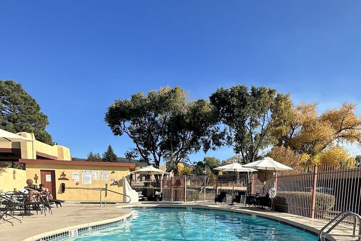 El Pueblo Lodge