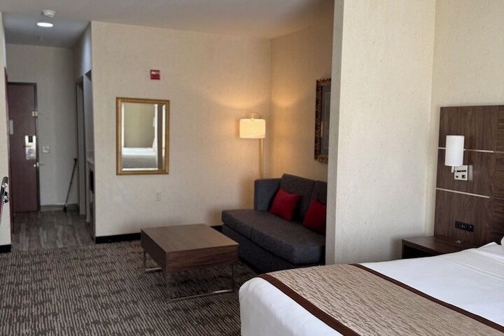 Evergreen Inn and Suites