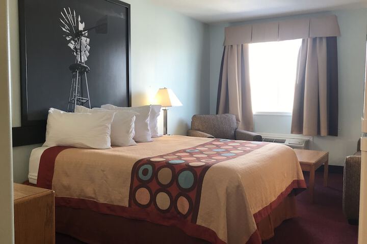 Super 8 by Wyndham Kindersley