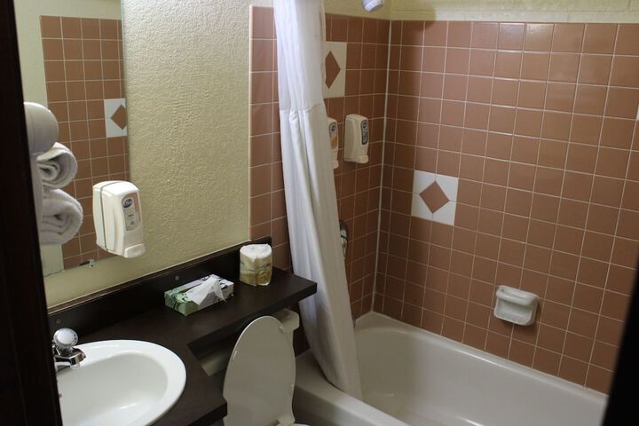 Room 13 of 28