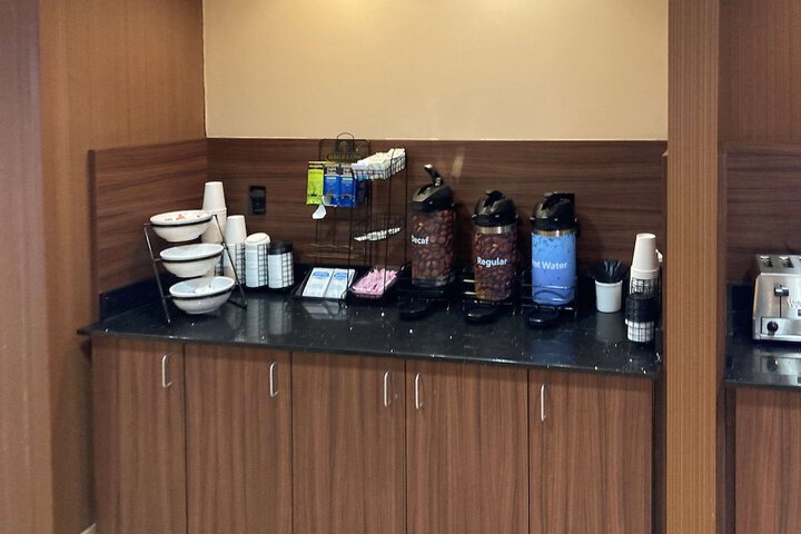 Breakfast/Coffee Service 28 of 34