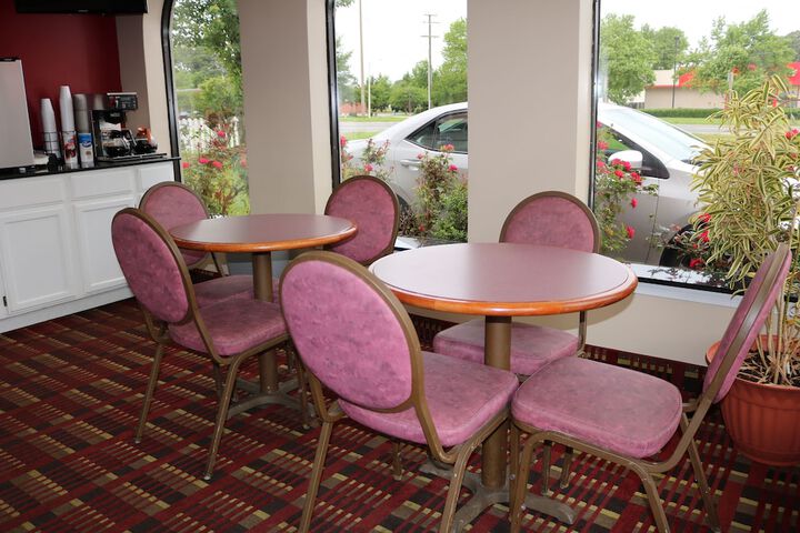 Dining 19 of 21