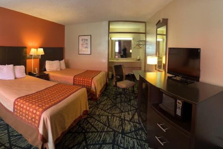 Room 10 of 14