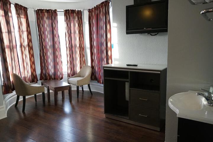 Room 17 of 27