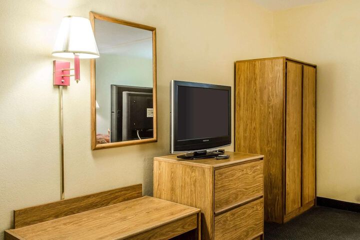 Room 8 of 34