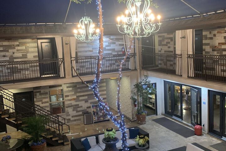 Hotel Exterior 58 of 66