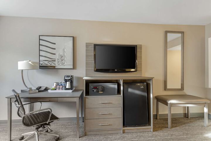 Best Western Plus Executive Inn