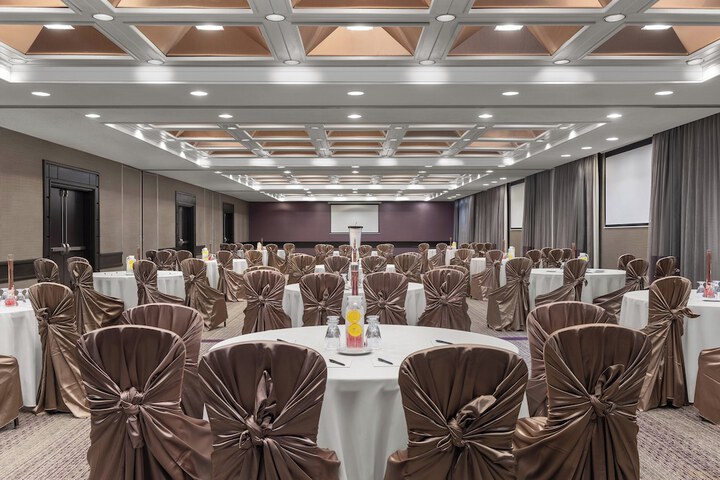 Crowne Plaza Kitchener-Waterloo by IHG