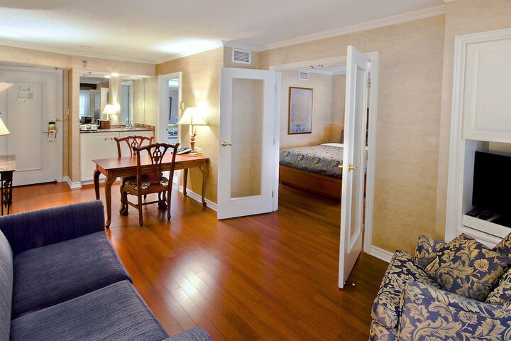 Room 100 of 128