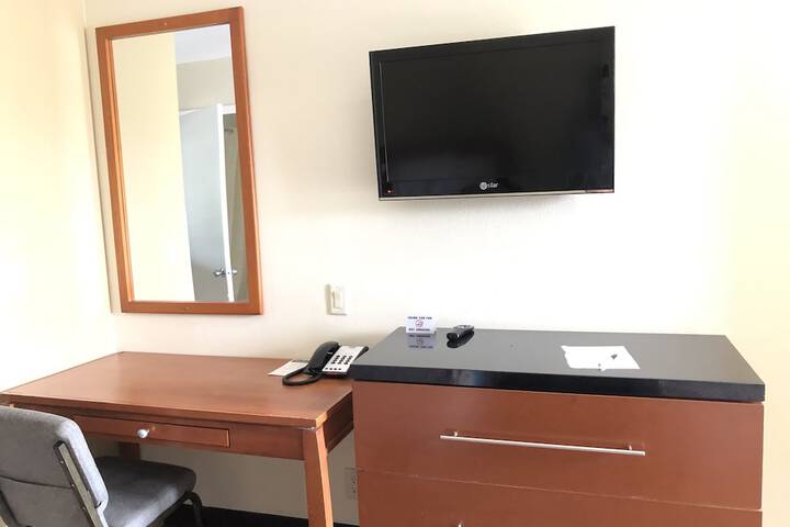 Room 32 of 38