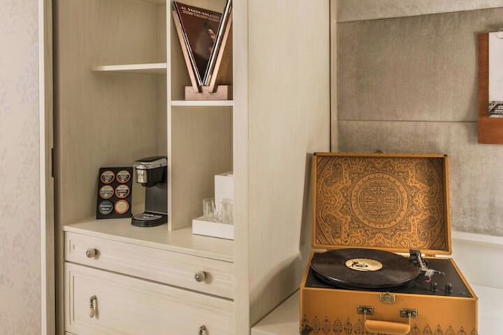 The Elizabeth Hotel Autograph Collection