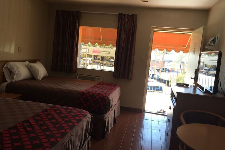 Room 36 of 100