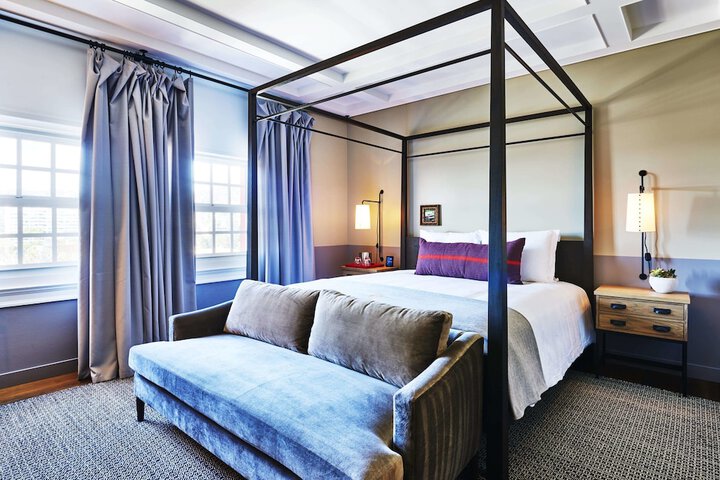 Room 52 of 82