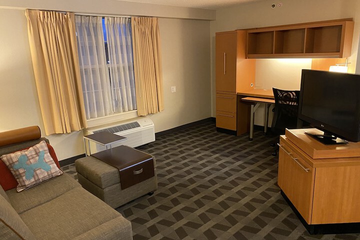 MainStay Suites Middleburg Heights Cleveland Airport