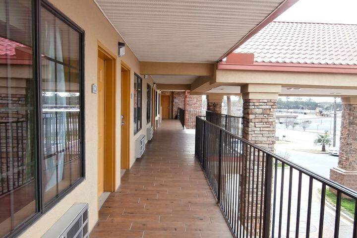 Hotel 6 of 42