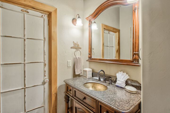 Mountain Getaway Cabinhot Tub & Pool Table4bd