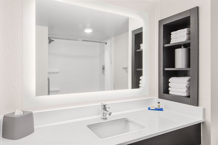 Holiday Inn Express & Suites Greenville-I-85 & Woodruff Rd by IHG