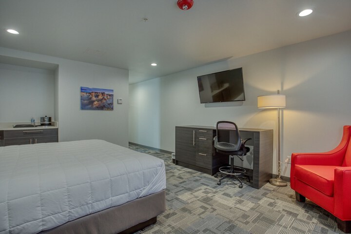 Room 19 of 38