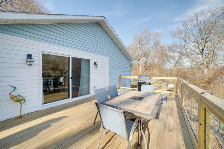 Charming Riverfront Retreat in Monticello!