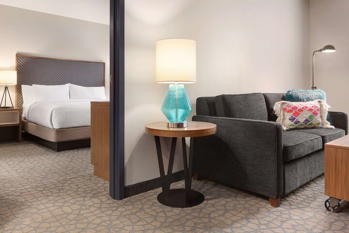 Room 25 of 38