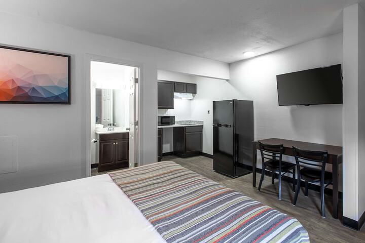 Room 16 of 38