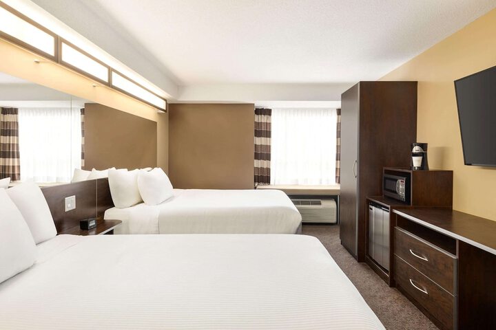 Room 17 of 36