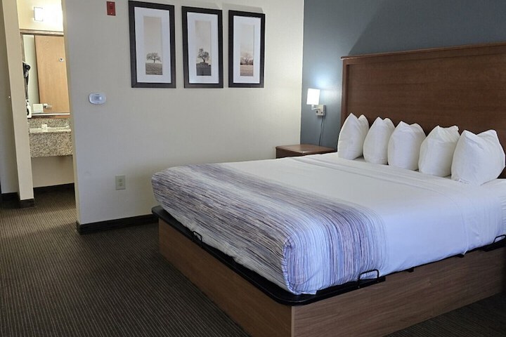 Room 33 of 67