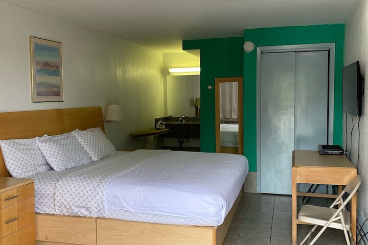 Tides Motor Inn at Stehli Beach