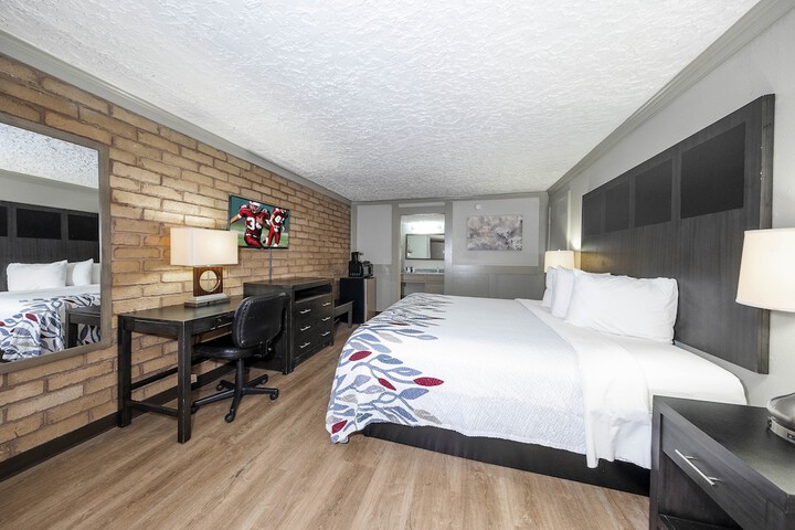 Room 10 of 29
