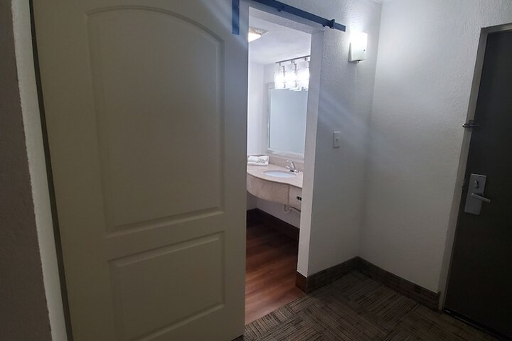 Room 29 of 47