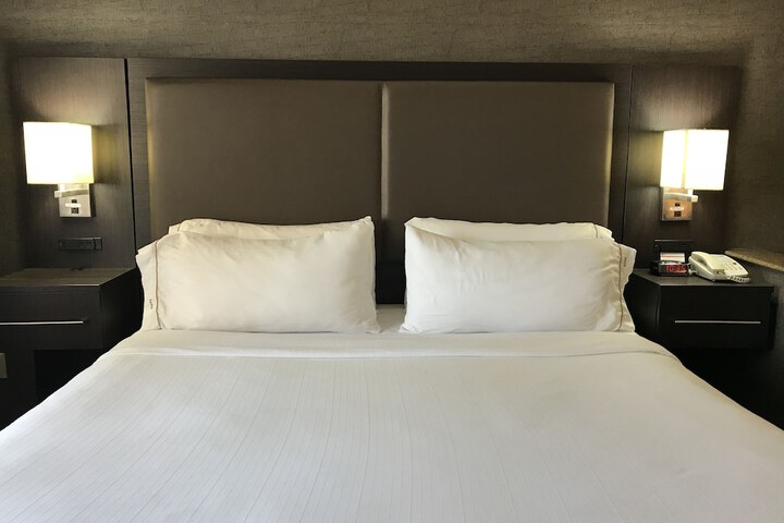 Room 25 of 43