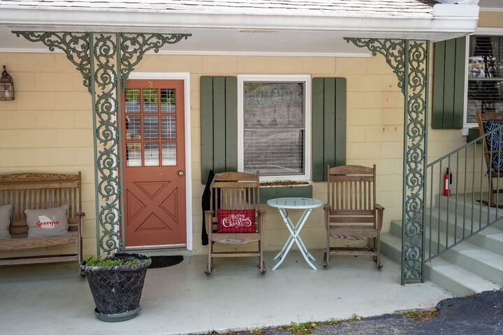 Mountain Aire Cottages Inn & Glamping