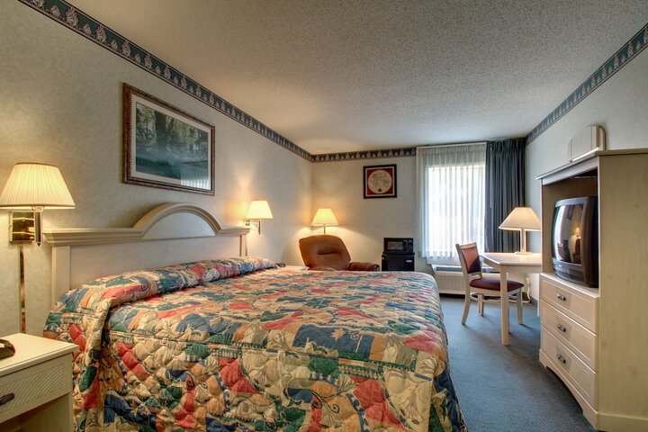 Room 33 of 40
