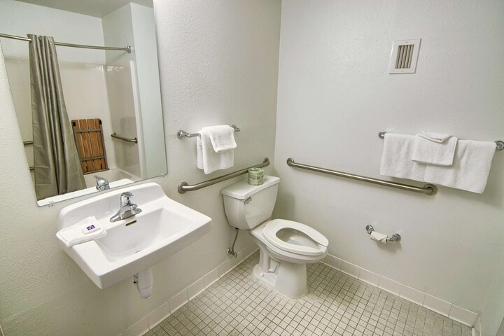 Room 32 of 40