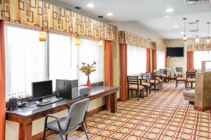 Business Center 27 of 27