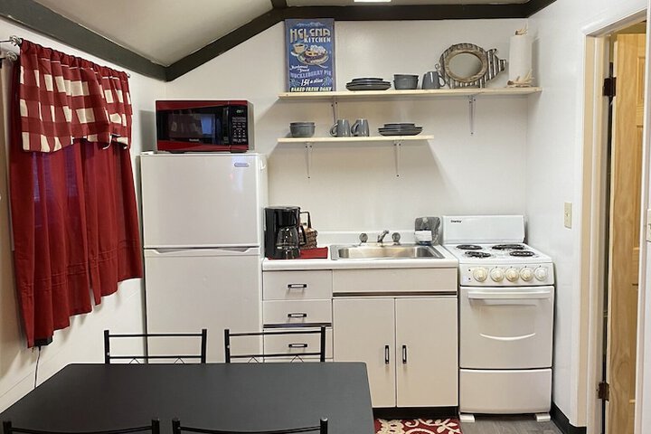 Lamplighter Cabins & Suites