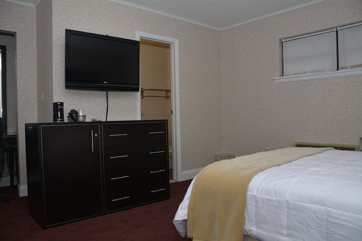 Room 42 of 65